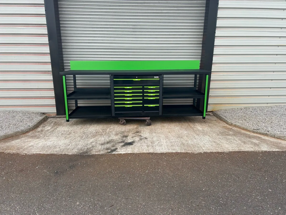 Solid steel bench - Image 1