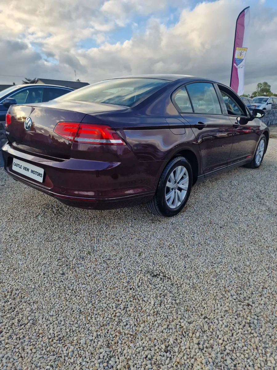 Volkswagen Passat Trendline - Image 3