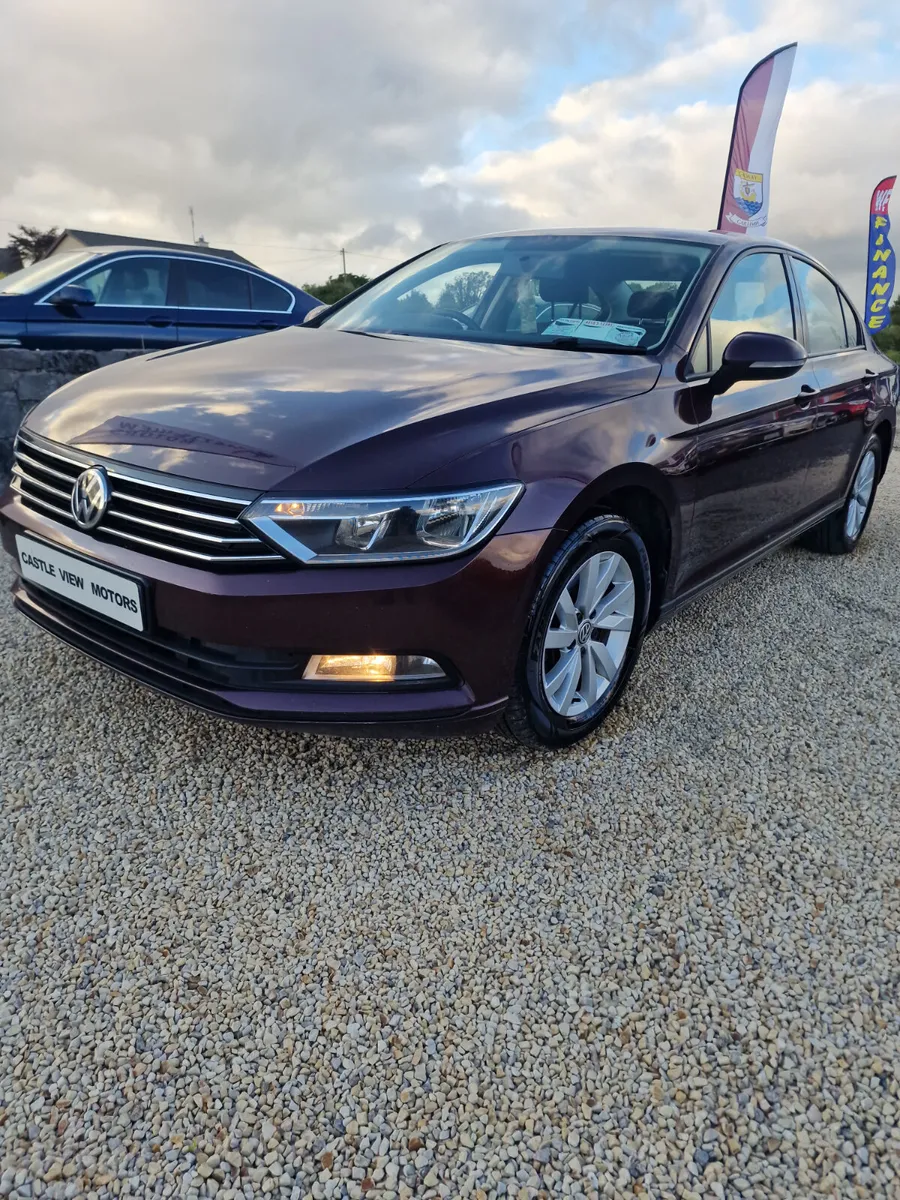 Volkswagen Passat Trendline - Image 2