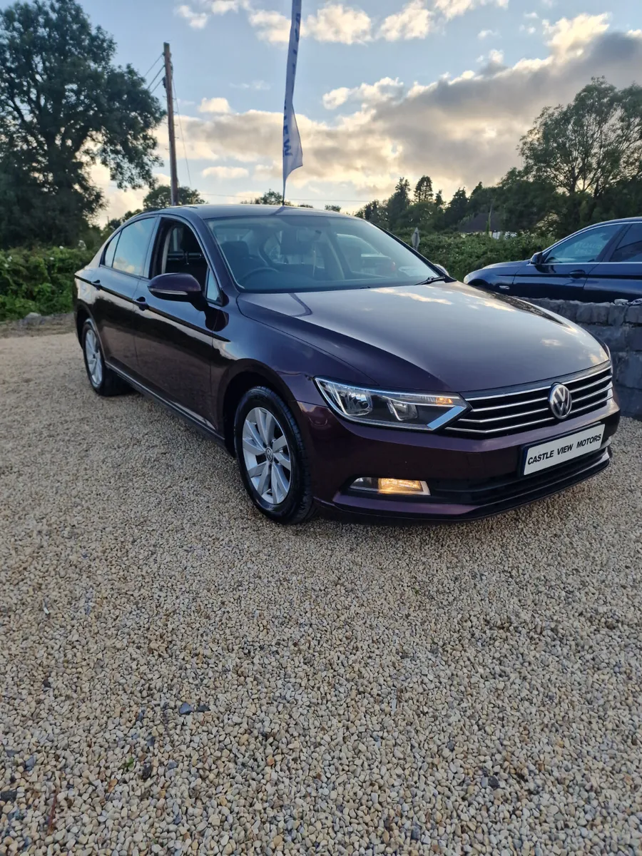 Volkswagen Passat Trendline - Image 1