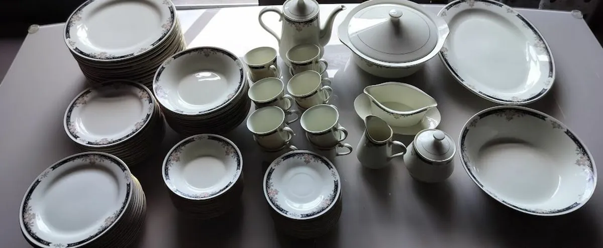 set of china - Image 1