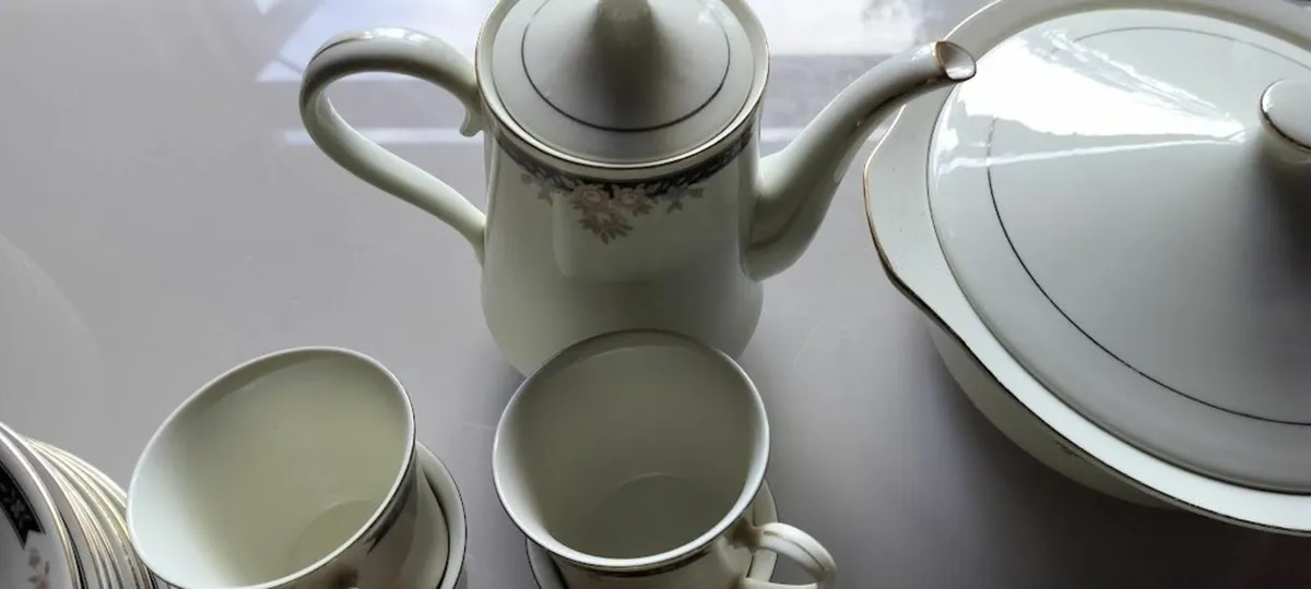 set of china - Image 2