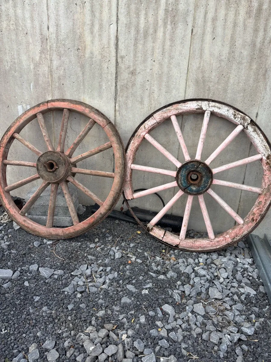 Horse cart and spare wheels - Image 4