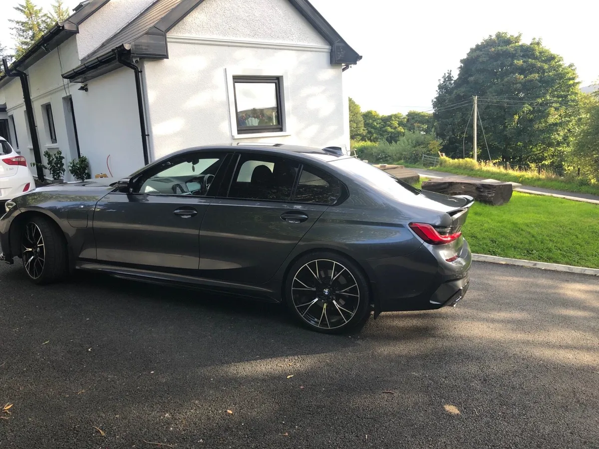 BMW 330 Msport petrol hybrid - Image 4