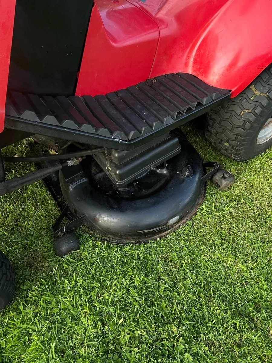 Castle Garden Ride on Lawnmower - Image 3