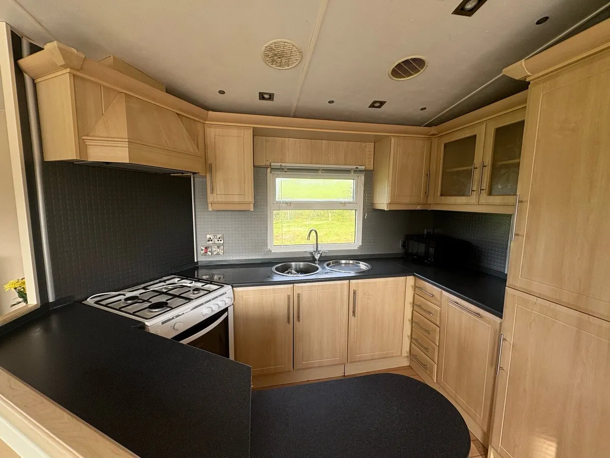 2-Bedroom Mobile Home – 38ft x 12ft - Image 2