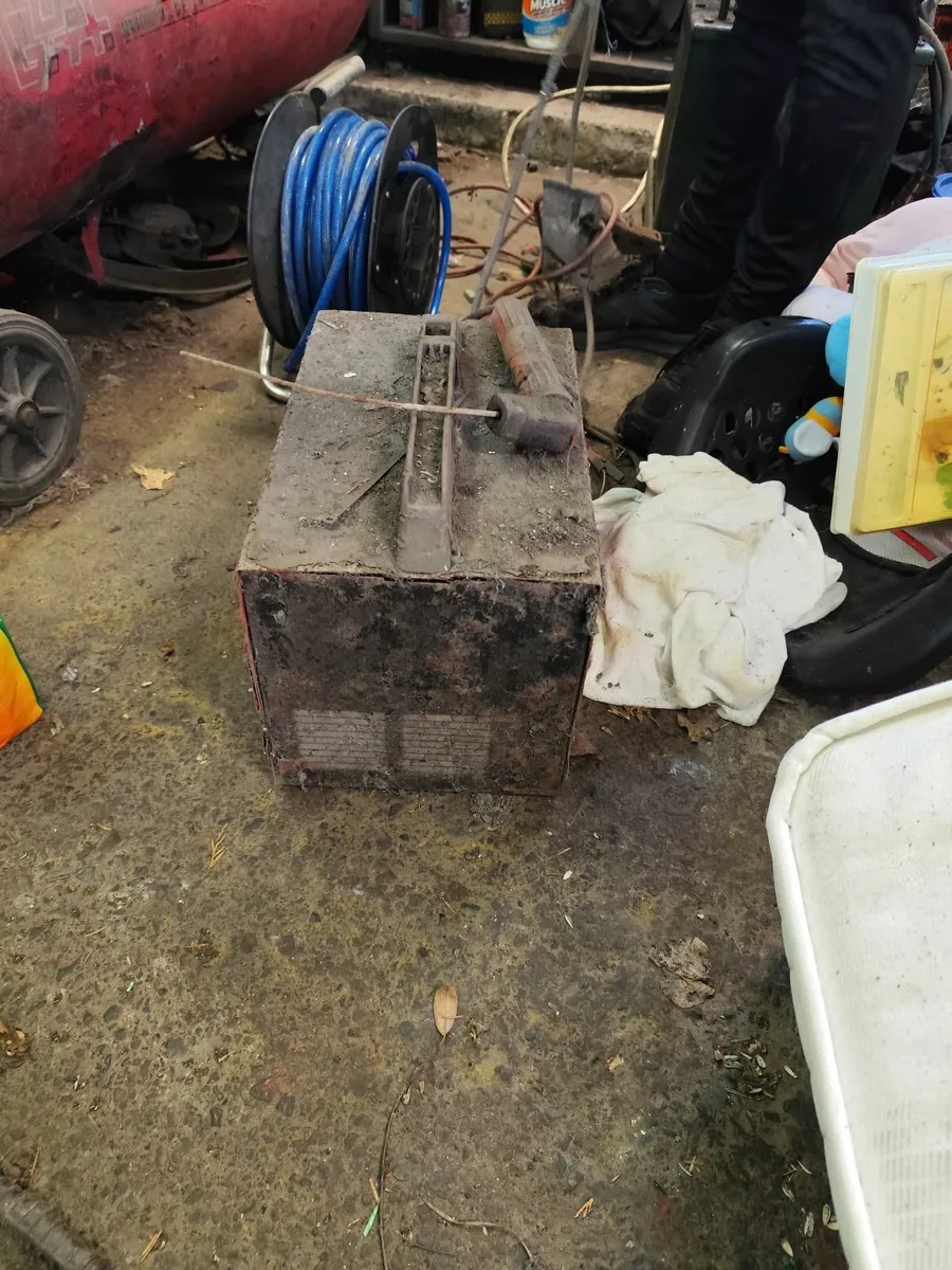 Welders, Chainsaw, Coal, Air compressor - Image 1