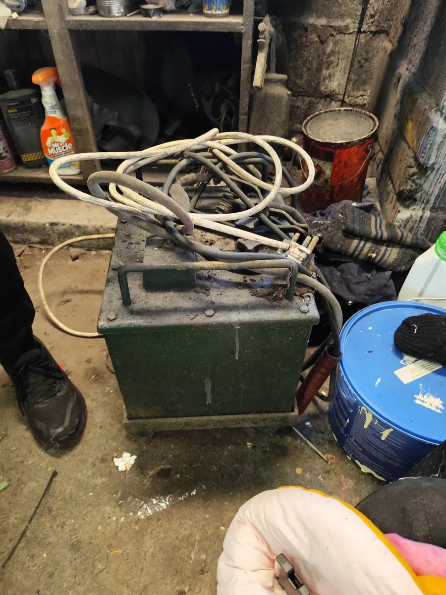 Welders, Chainsaw, Coal, Air compressor - Image 3