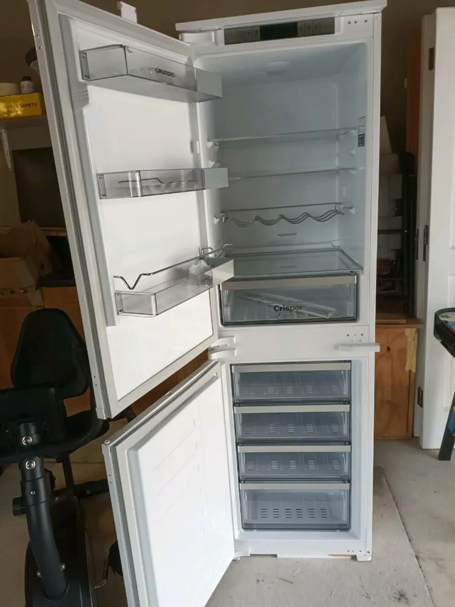 Integrated Fridge/Freezer - Image 1