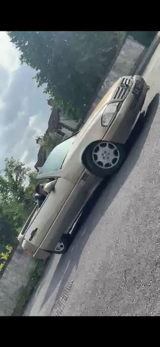 Mercedes SL300-24 convertible 1991 - Image 3