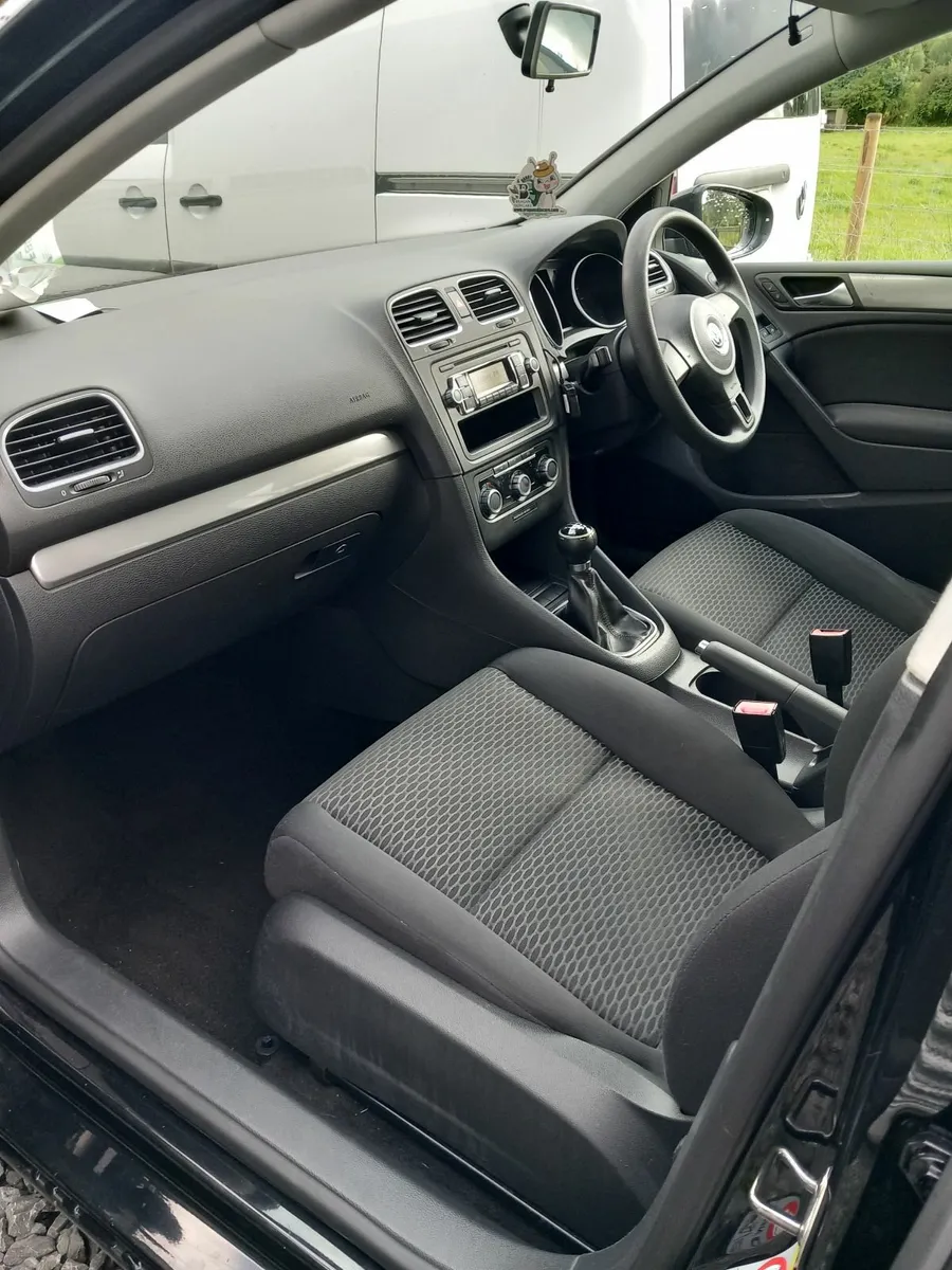 Volkswagen Golf 2010 - Image 2