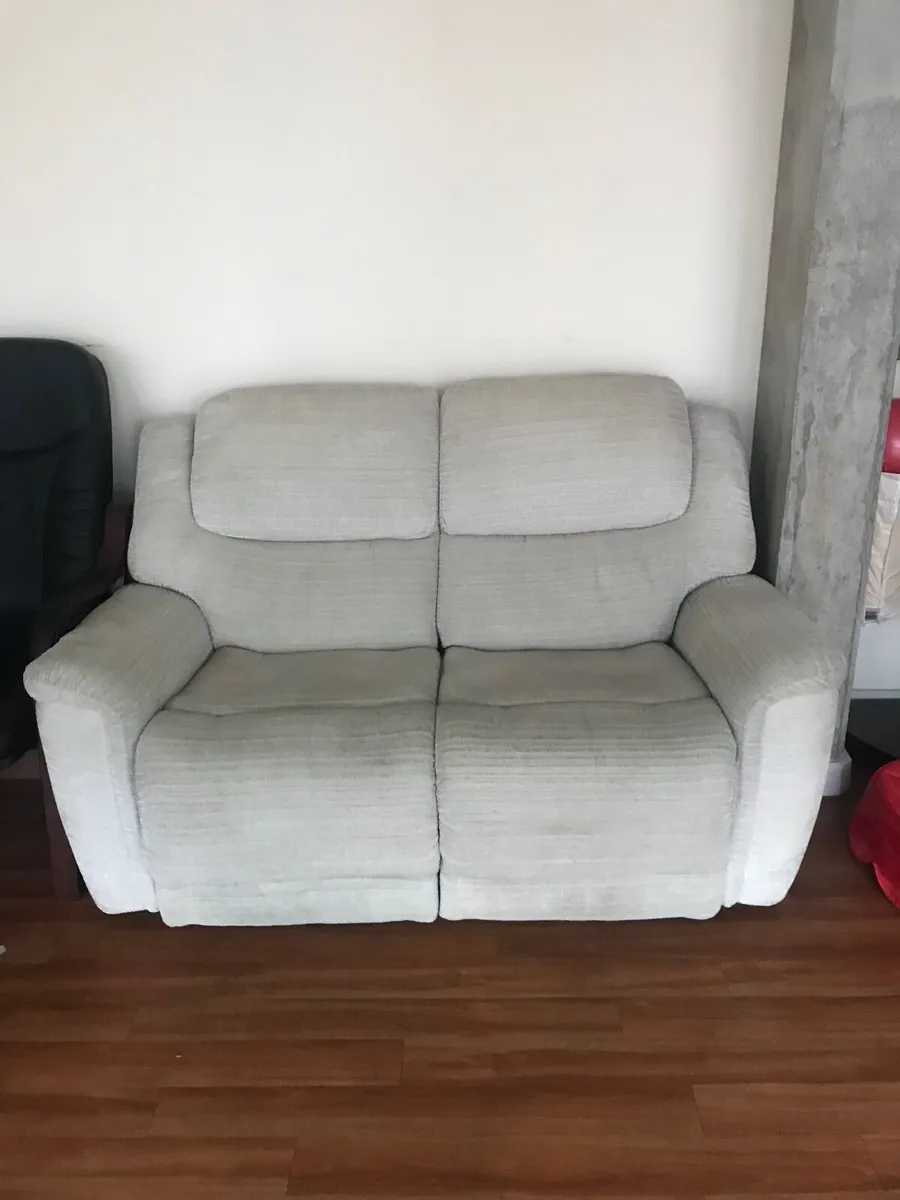 2 seater cream recliner - Image 1