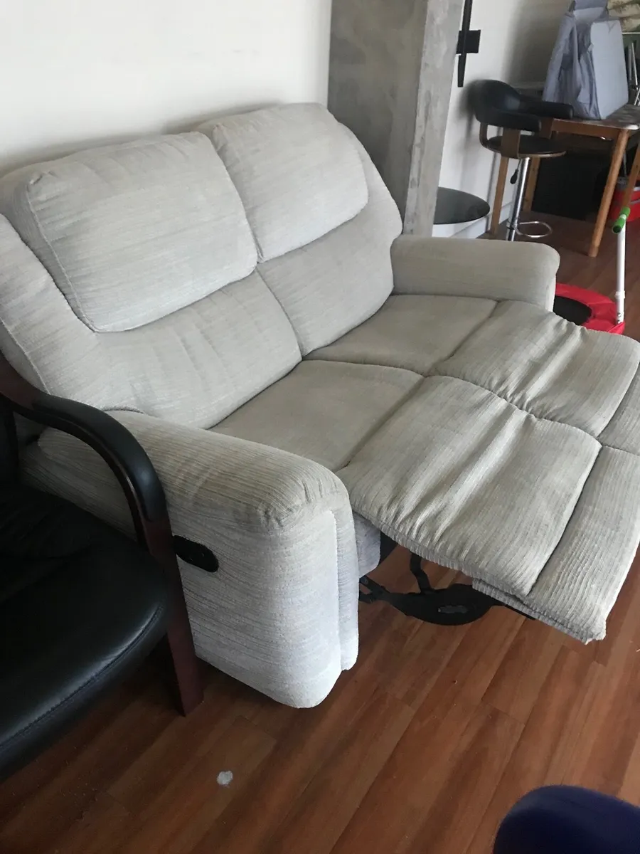 2 seater cream recliner - Image 2