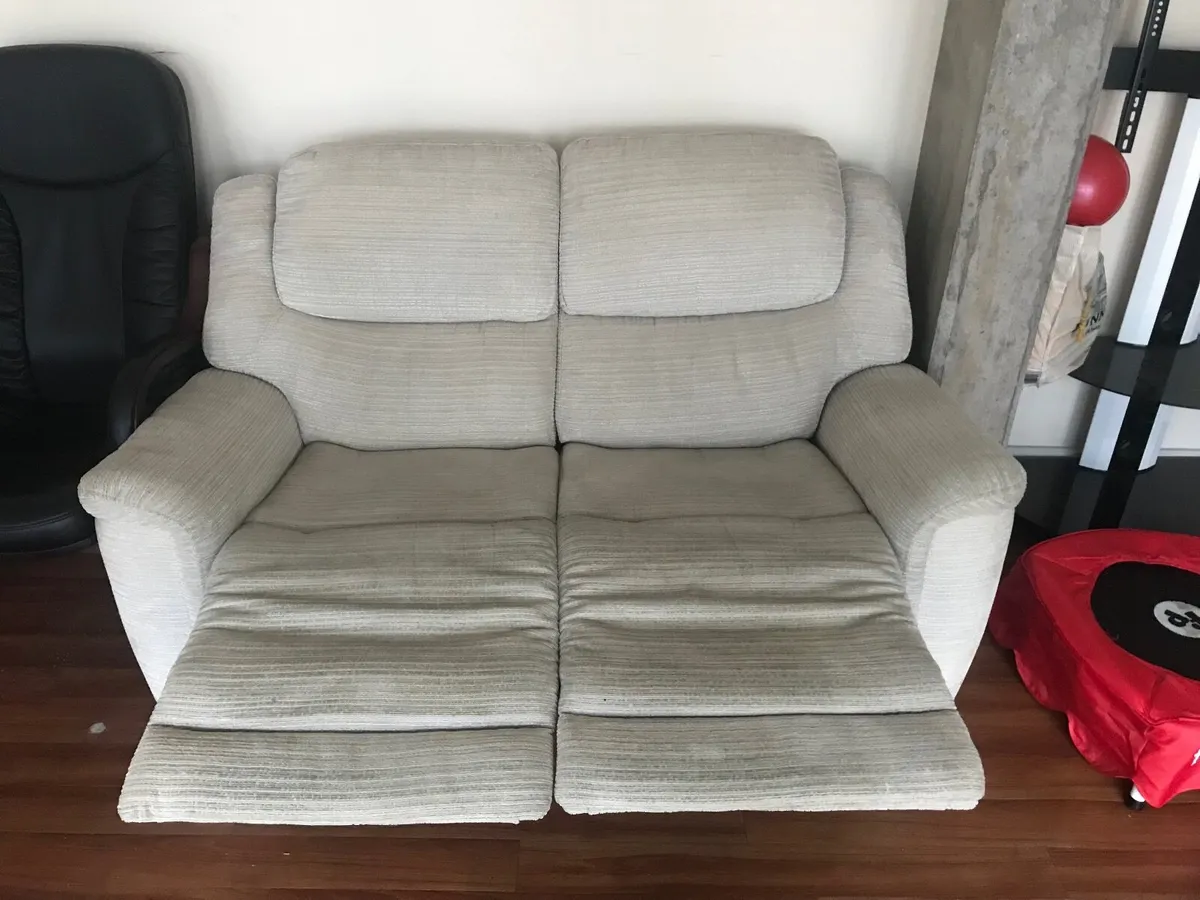 2 seater cream recliner - Image 3