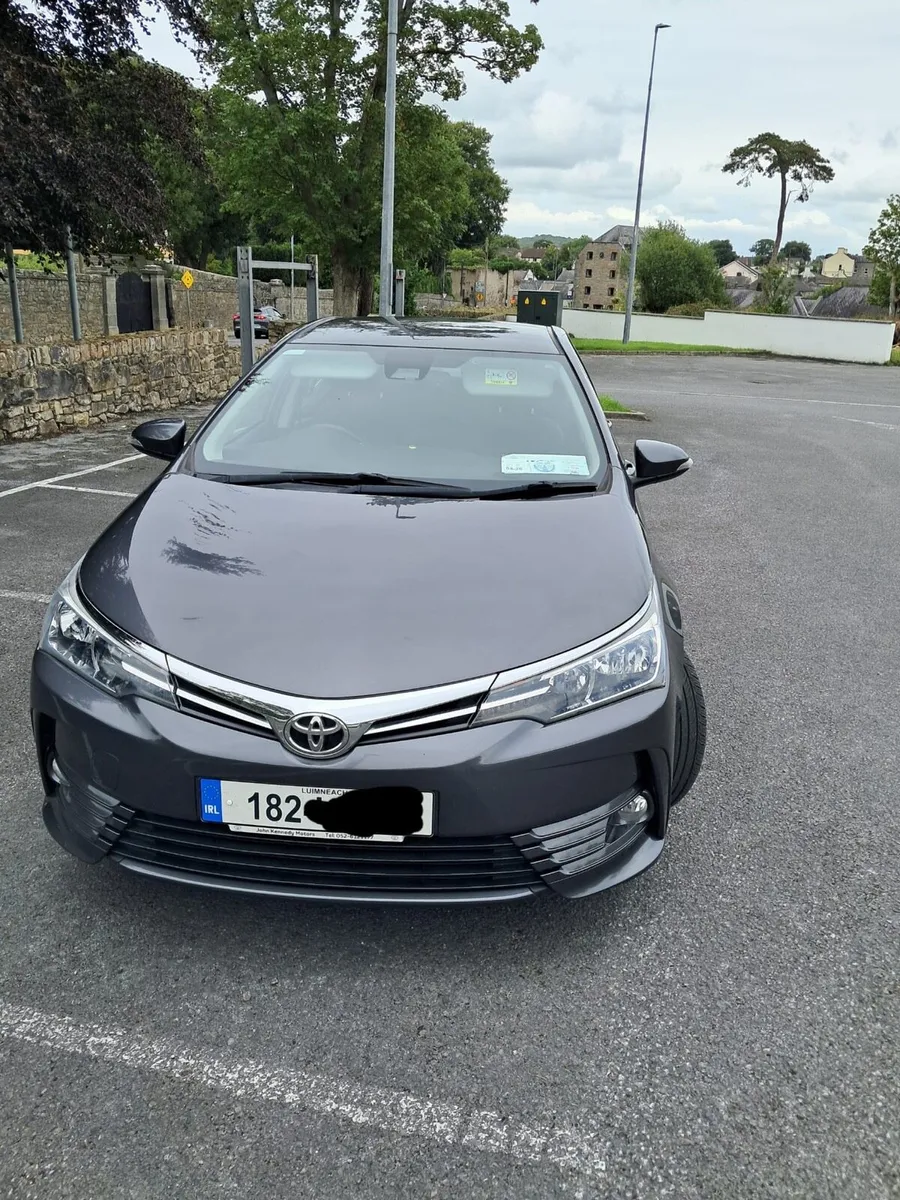 182 Toyota Corolla Saloon Luna - Image 2