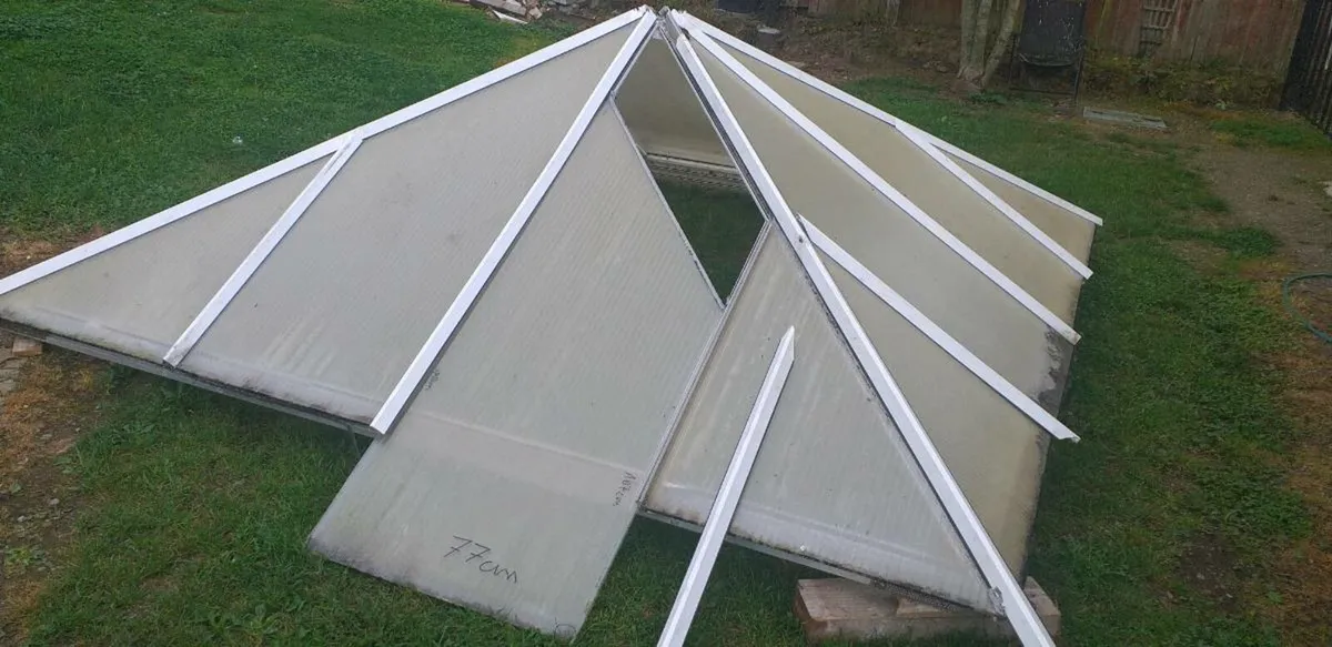 Aluminum patio roof structure - Image 1