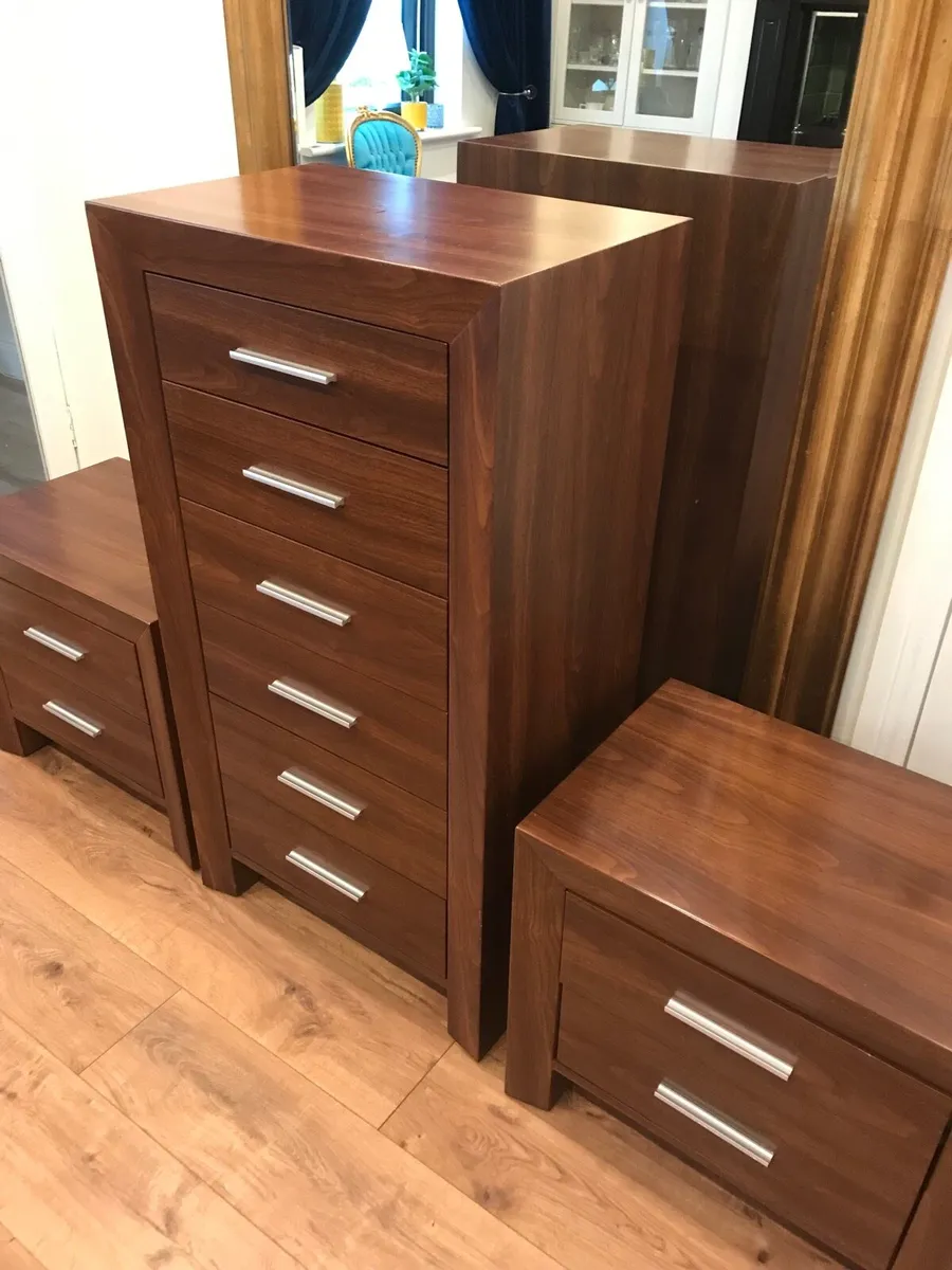 Stylish Bedroom Set - Image 3
