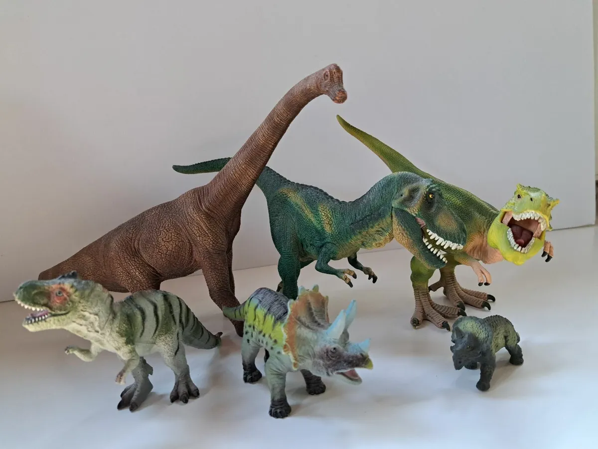 Dinosaurs toy collection - Image 1