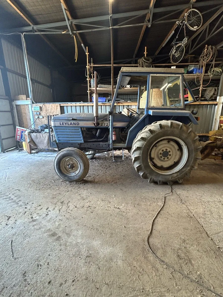 Farm tractor - Image 1