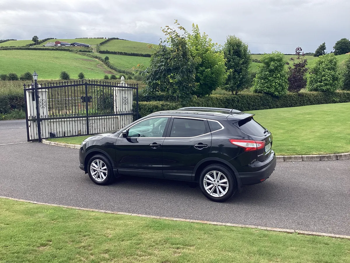 Nissan Qashqai 2017 Black - Image 4
