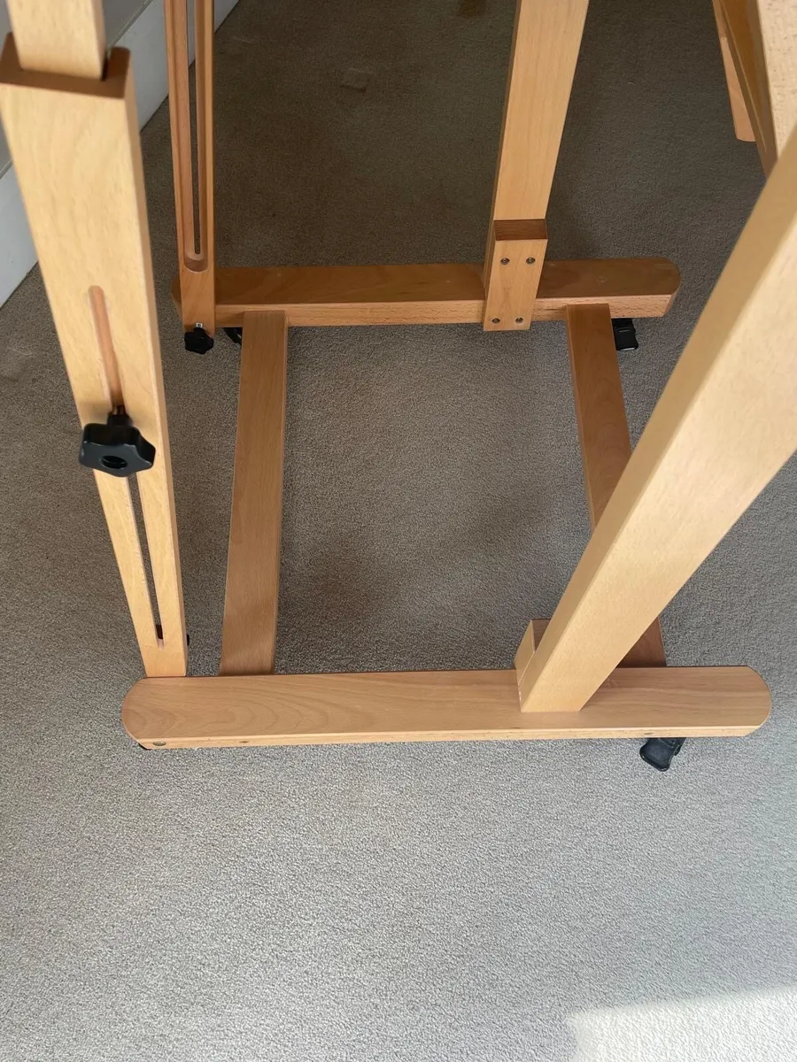 Artist easel in oak - Image 4