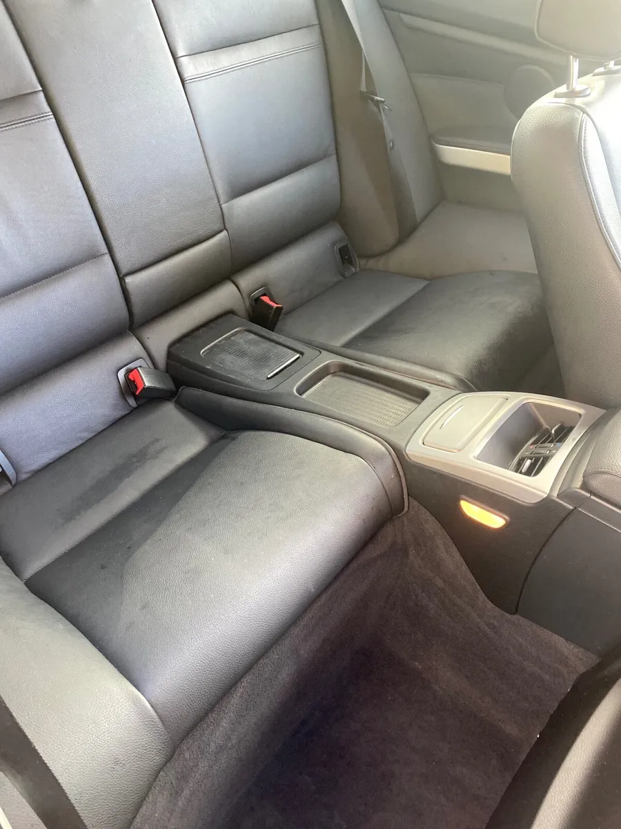 BMW 3-Series 2009 - Image 2