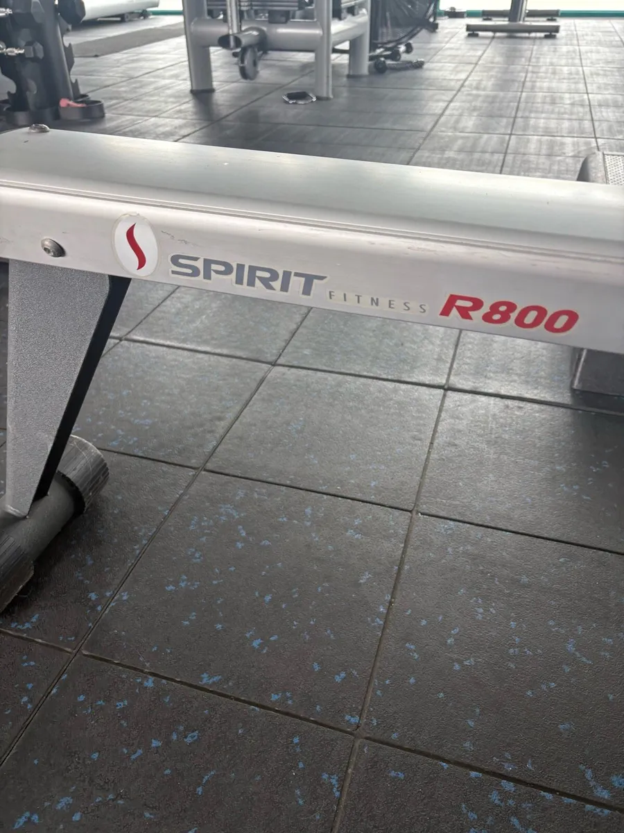 Spirit R800 Commercial Rower - Image 3