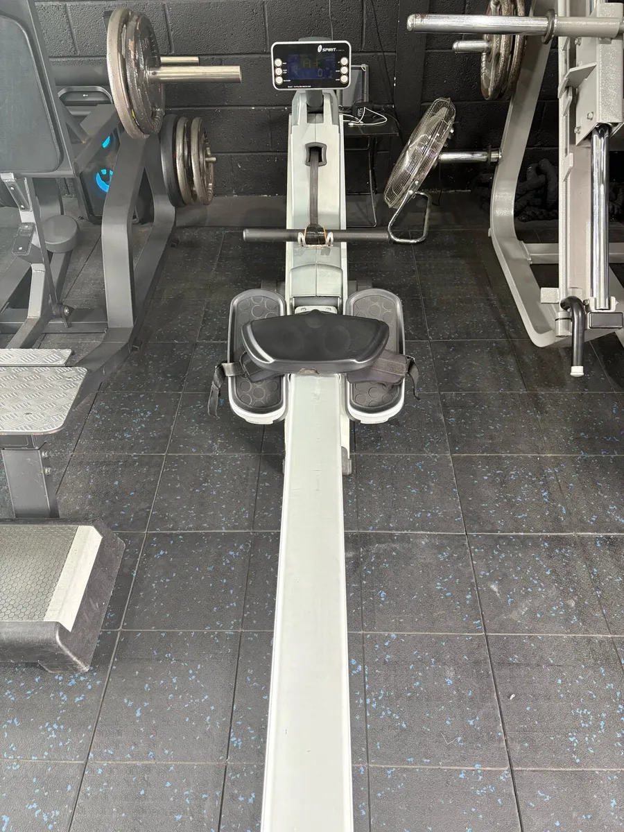 Spirit R800 Commercial Rower - Image 4