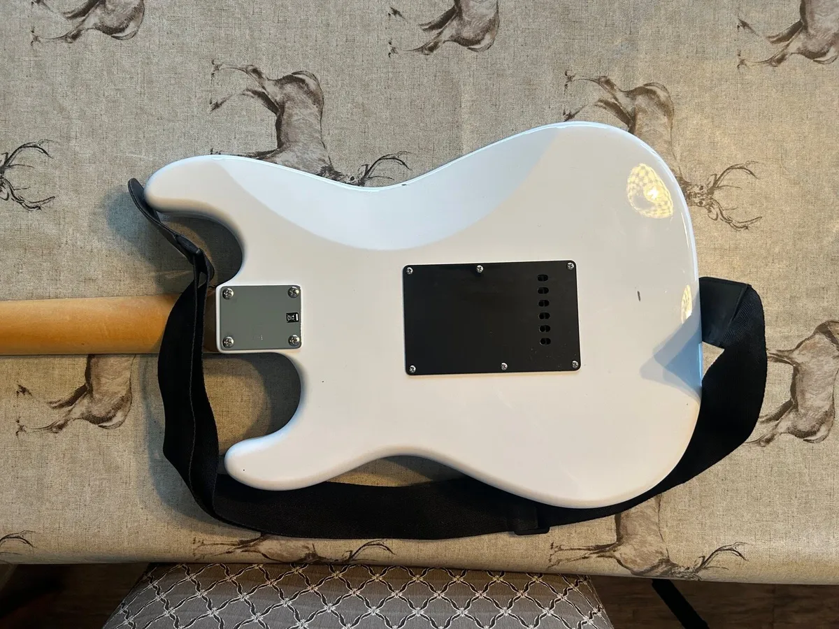 Squire Fender Electric Guitar (with whammy bar) - Image 4