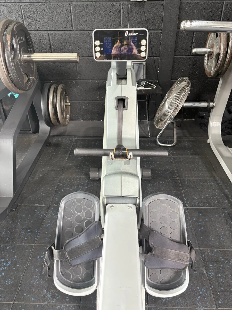 Spirit R800 Commercial Rower - Image 1