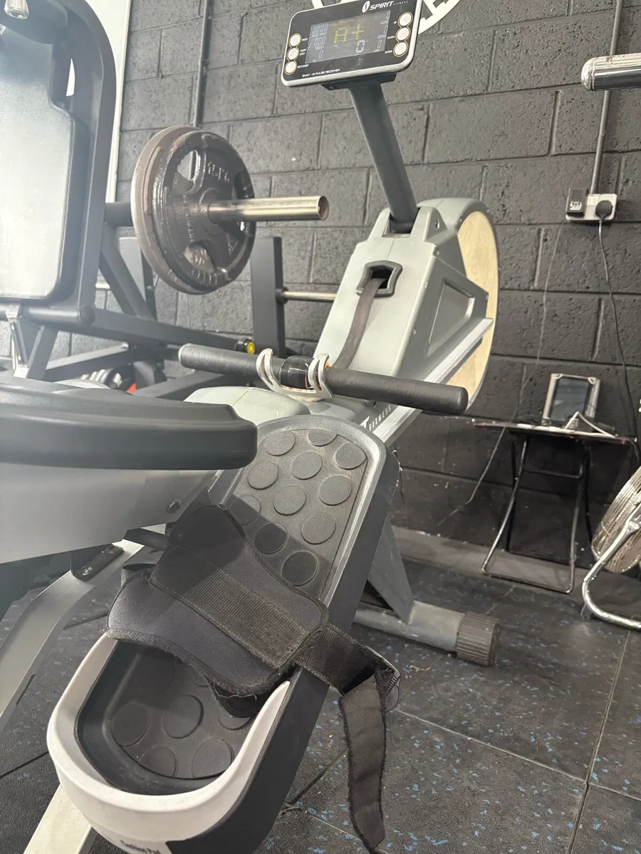 Spirit R800 Commercial Rower - Image 2