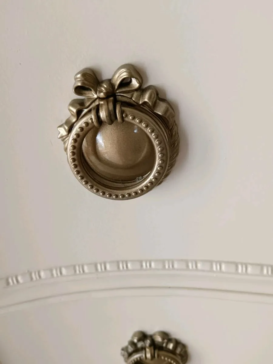 French style chest of drawers - Image 3