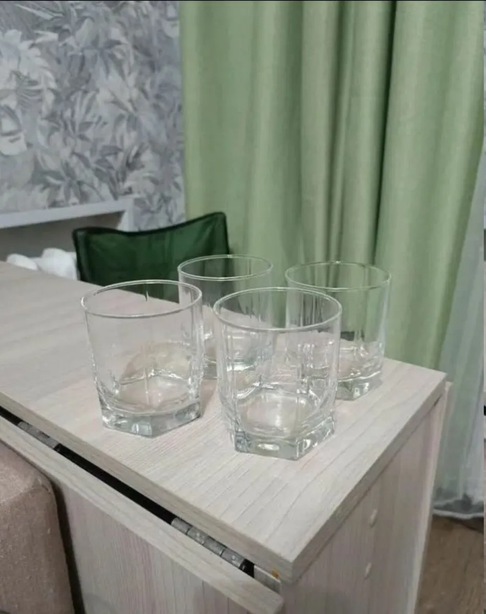 Faceted glasses