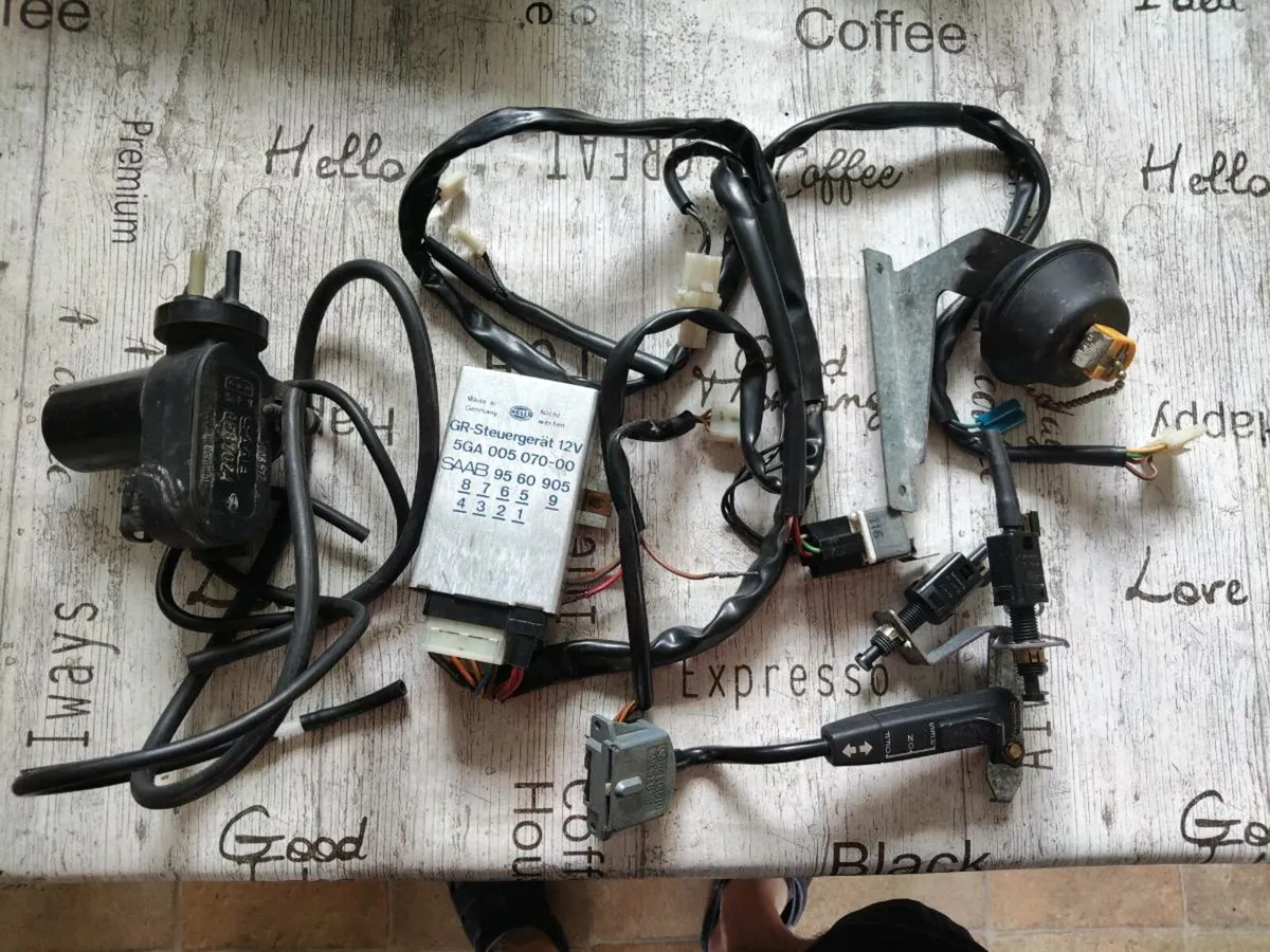 Saab 900 Classic Rare/Collectable Parts - Image 4