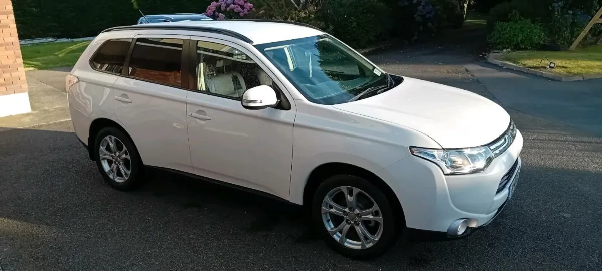 Mitsubishi outlander 4wd 7 seater - Image 1