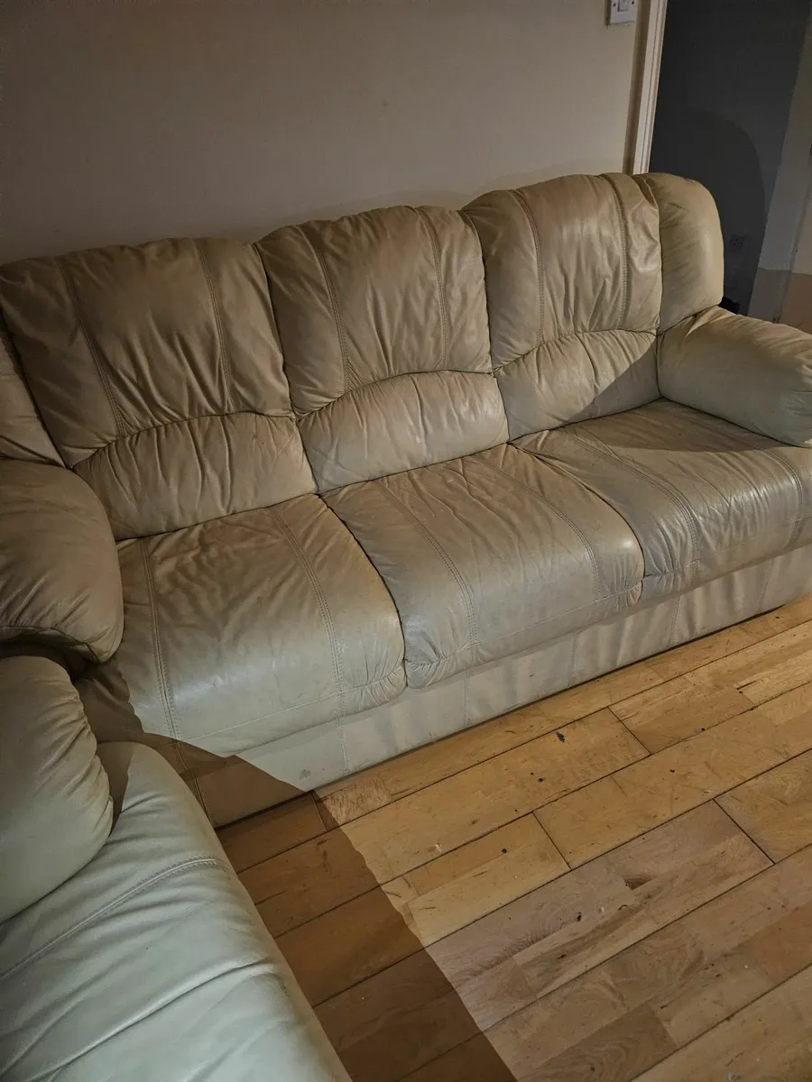 Suite of furniture - Image 3