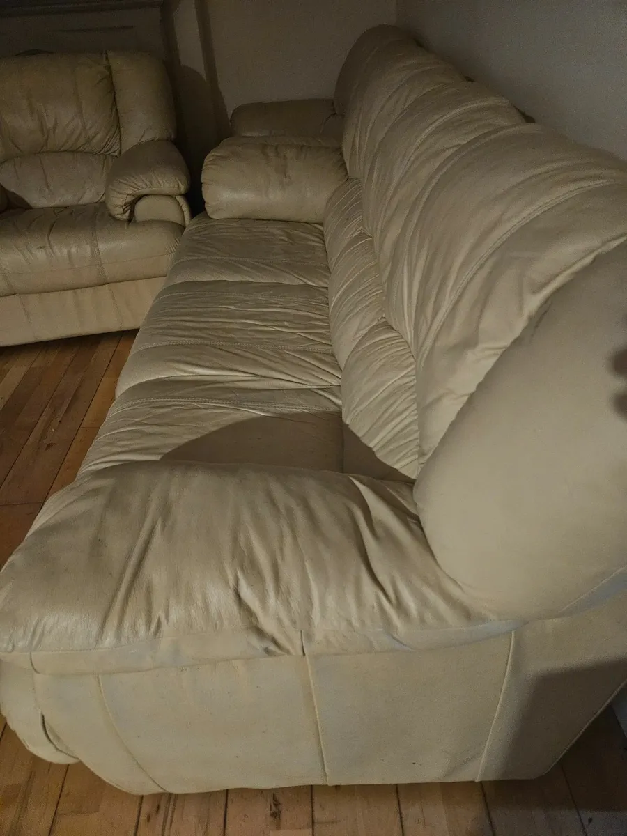 Suite of furniture - Image 4