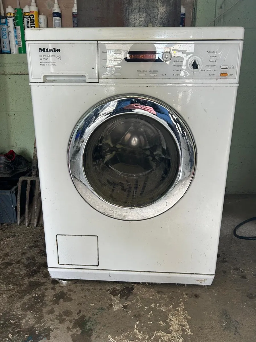 Washing machine - Image 1