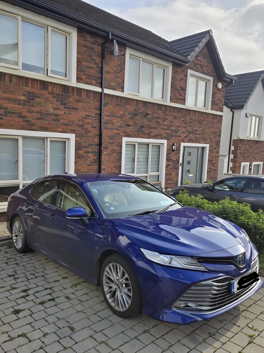 Toyota Camry 2020 Hybrid 2.5L | Blue | €19,950 - Image 2
