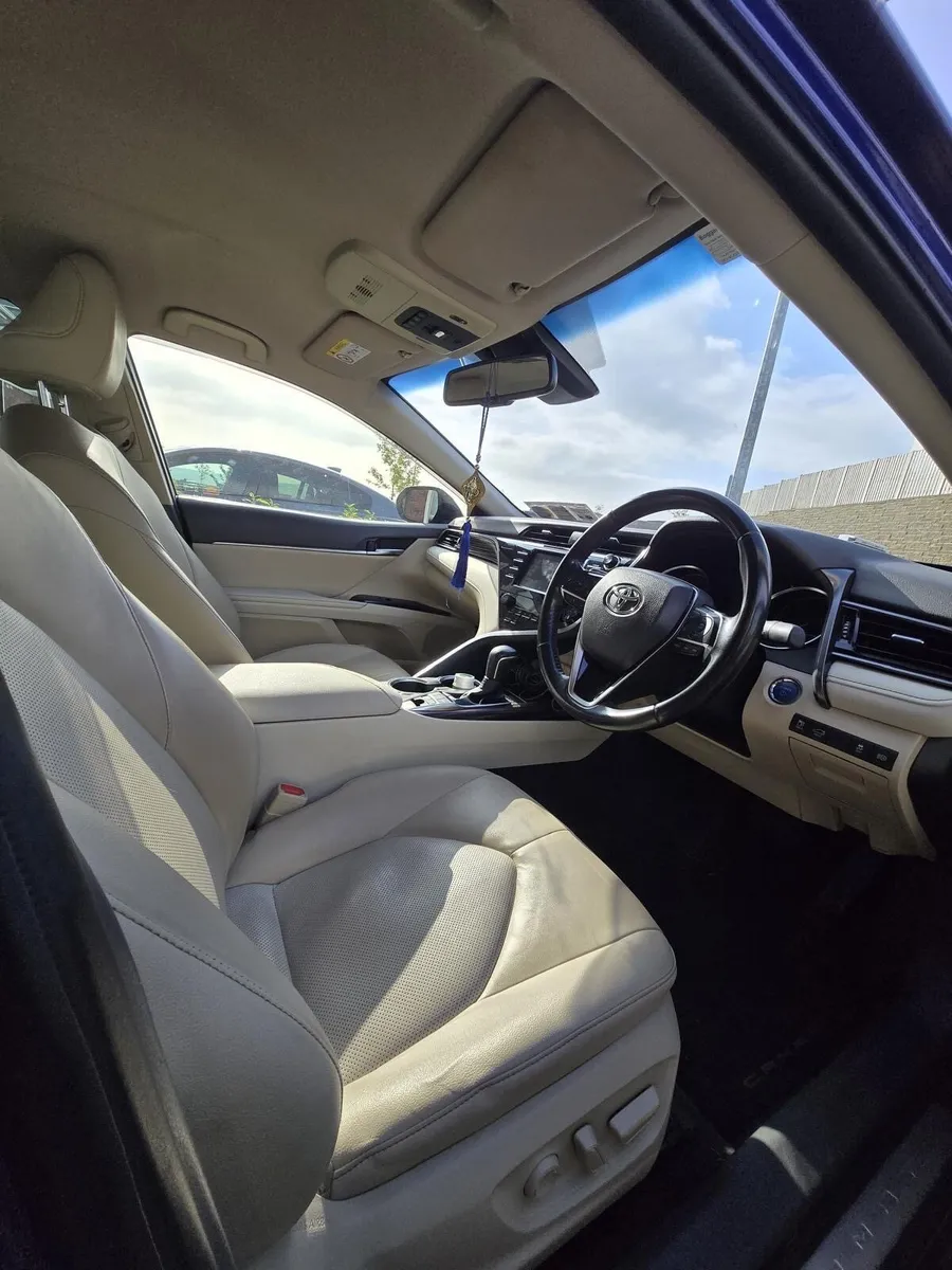 Toyota Camry 2020 Hybrid 2.5L | Blue | €19,950 - Image 4