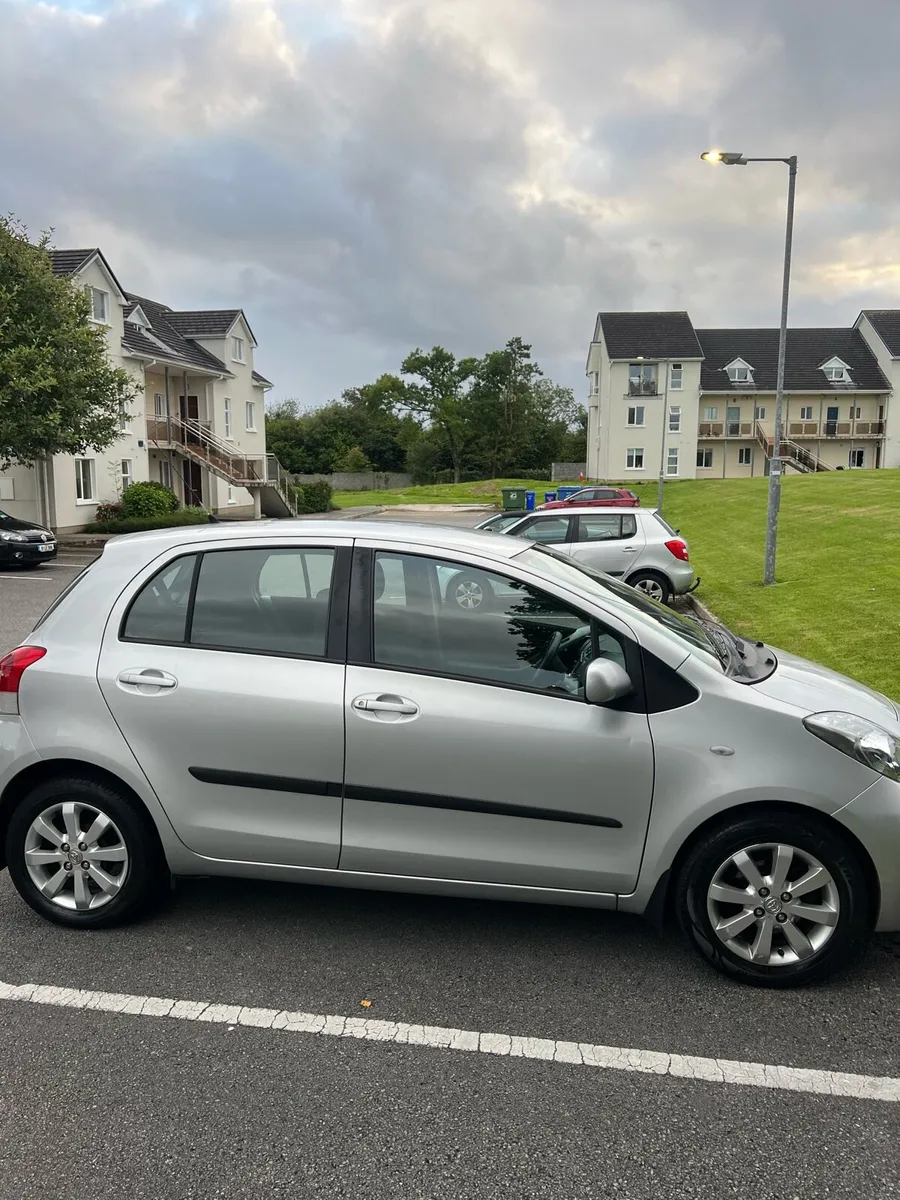 2011 Toyota Yaris - Image 2