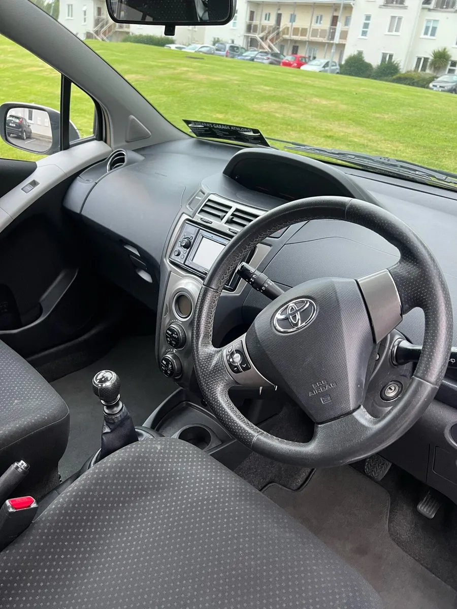 2011 Toyota Yaris - Image 4