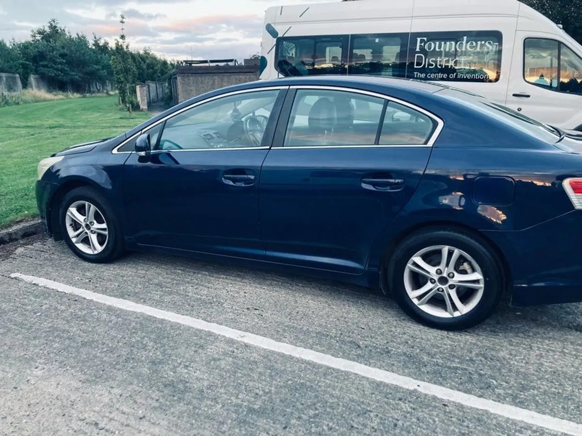 2011 Toyota Avensis - Image 1