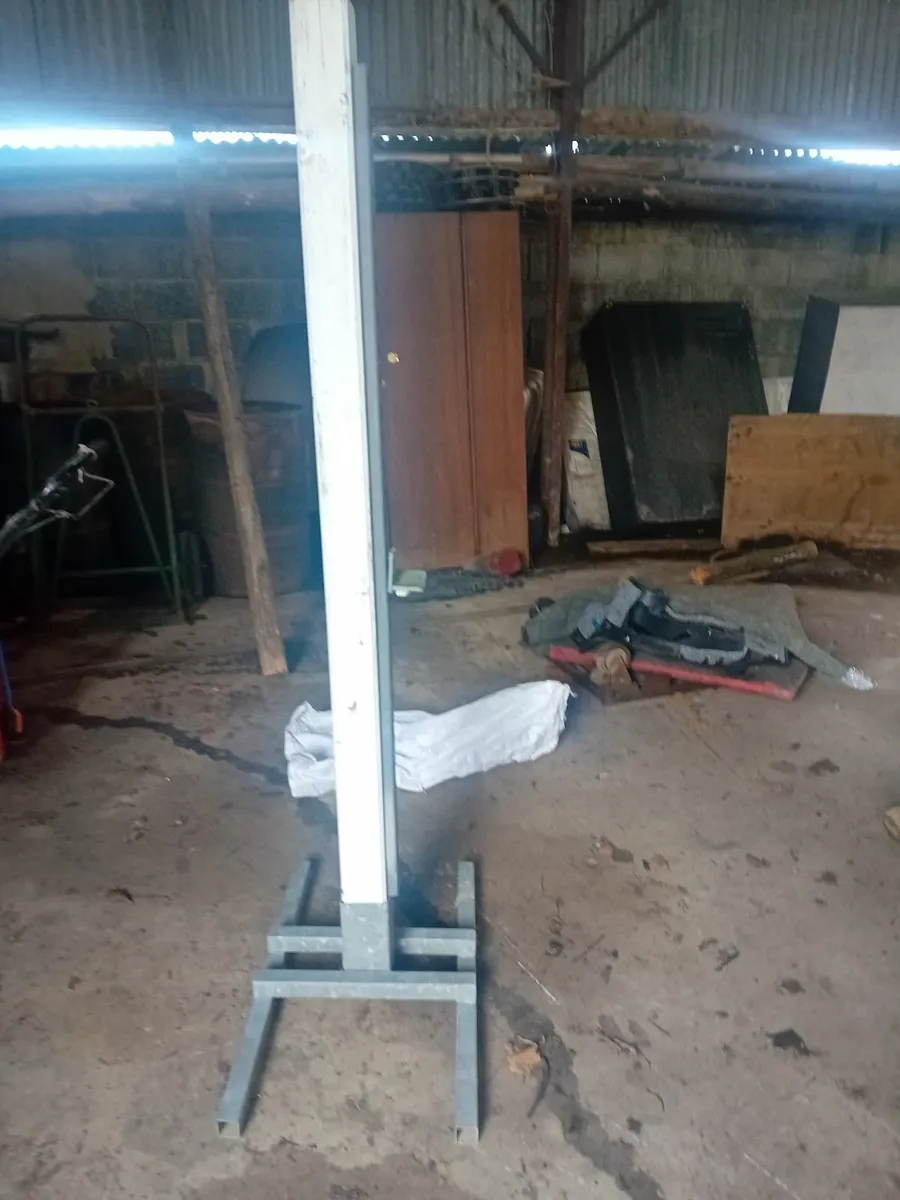 poles   x uprights - Image 2