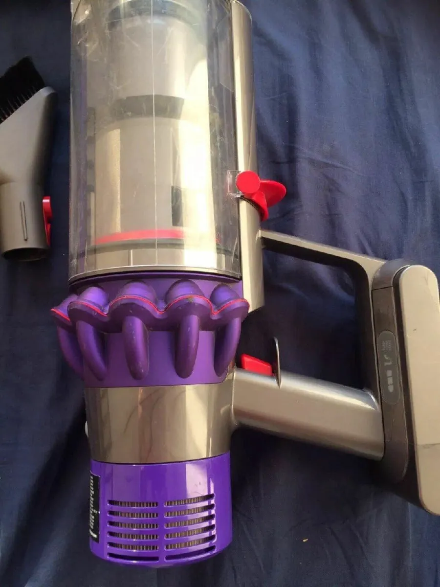 Dyson V10 Vacuum Cleaner - Image 3