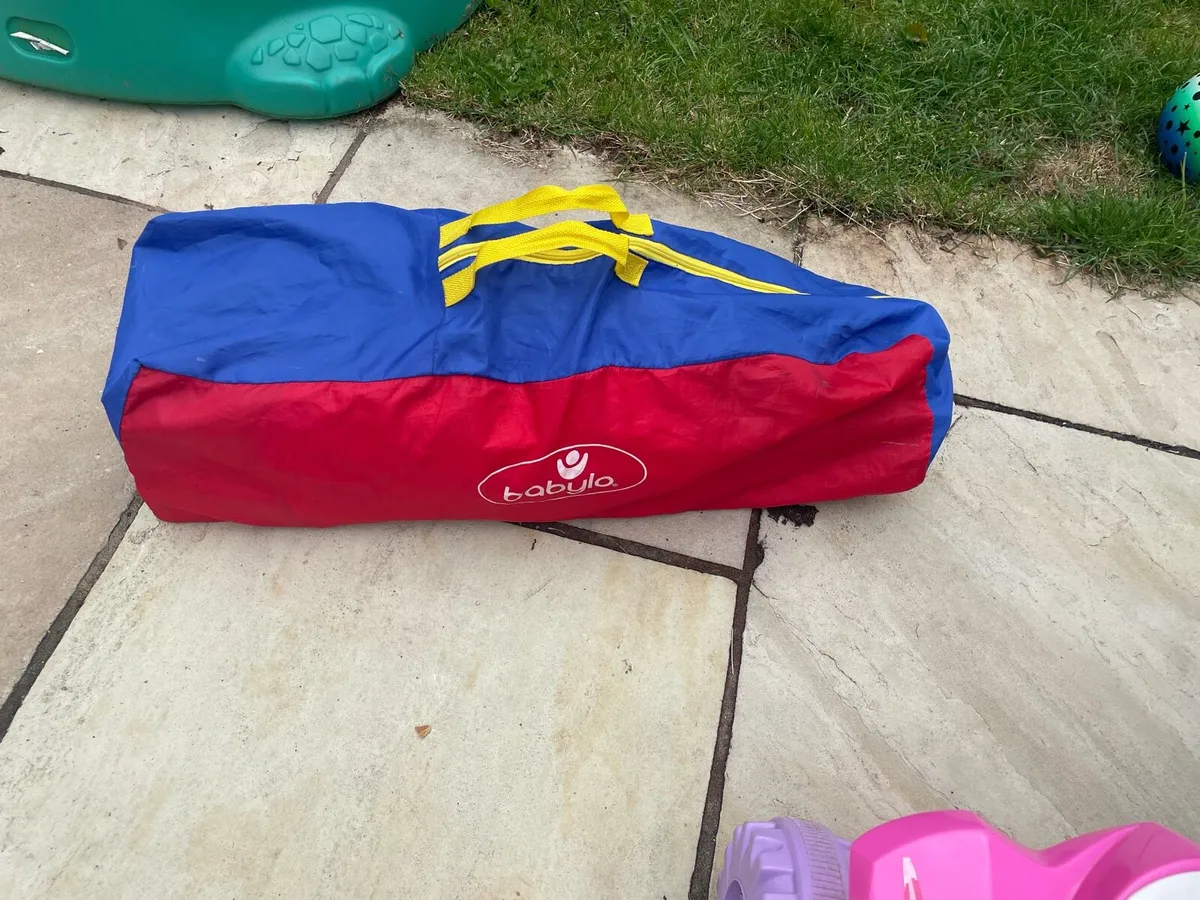 Travel cot