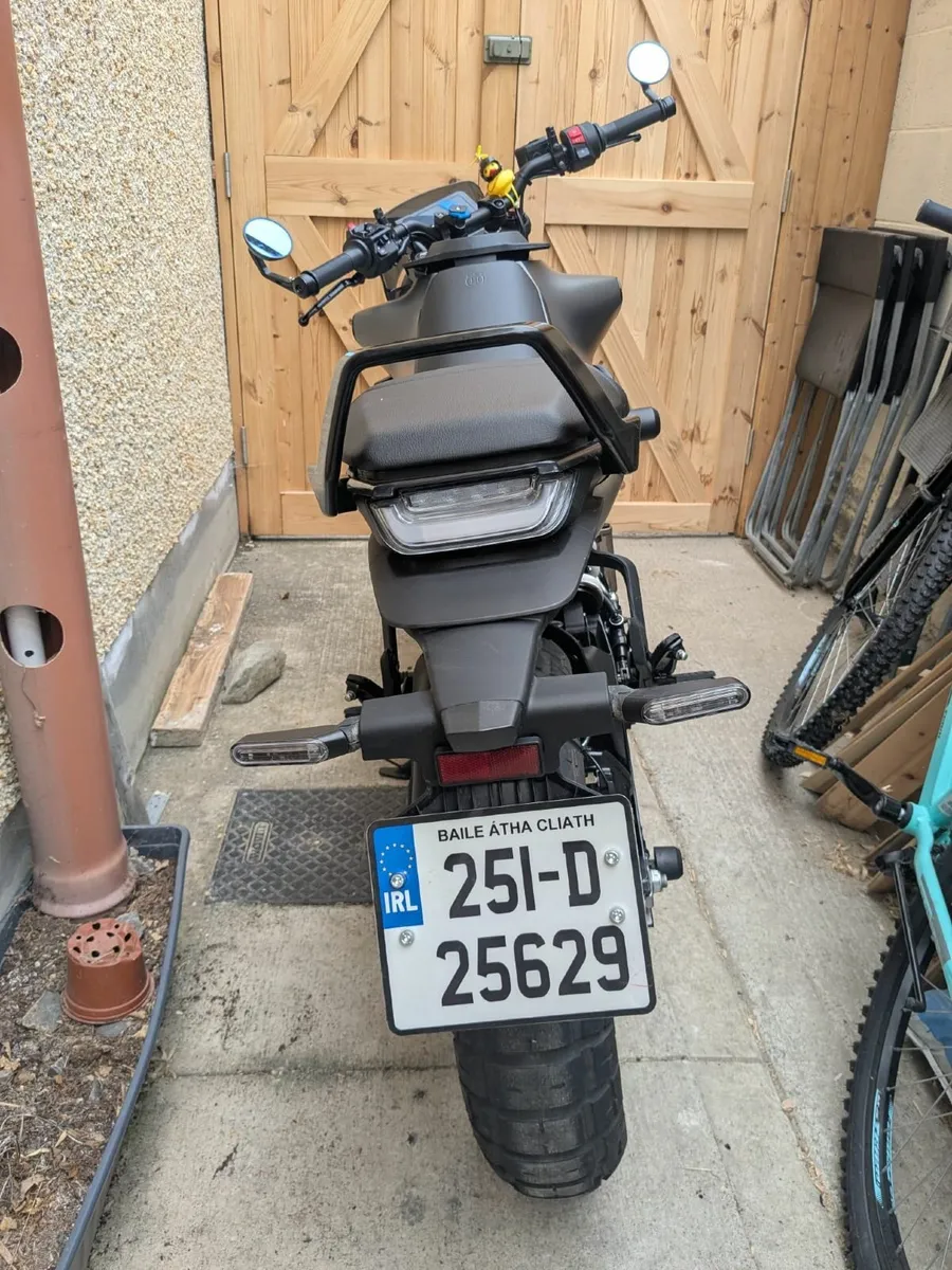 2025 Husqvarna Svartpilen 401 - Like New - Image 3