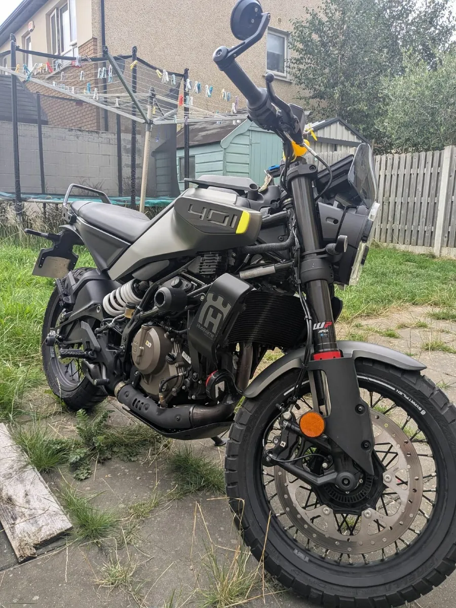 2025 Husqvarna Svartpilen 401 - Like New - Image 4