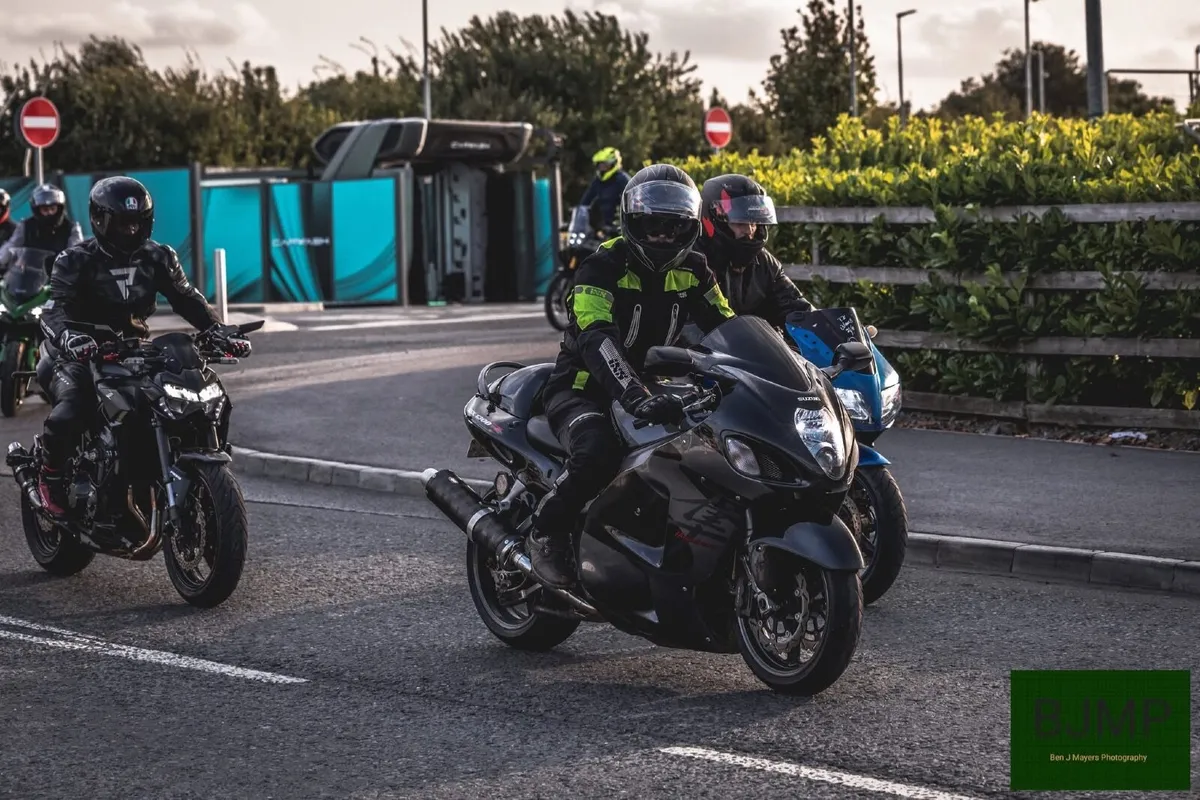 Suzuki GSX1300R Hayabusa - Image 1