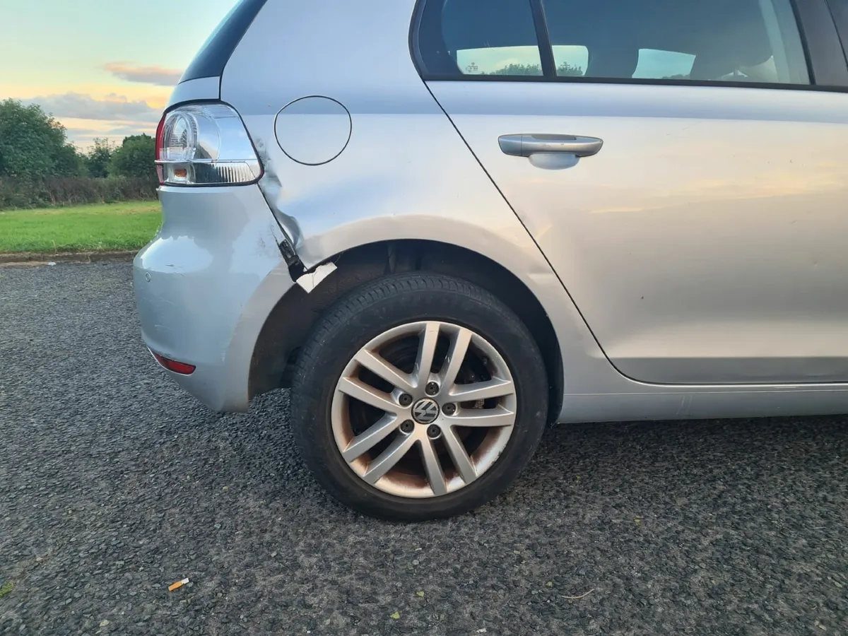 VW Golf 2012 - Damaged repairable - Image 4
